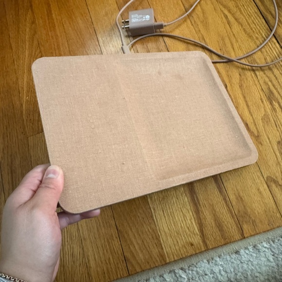 Courant Catch 3 Belgium Linen Wireless Charging Station - Picture 9 of 11